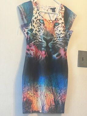 5th & Love leopard graphic print dress with cap sleeves and cut out back sz L
